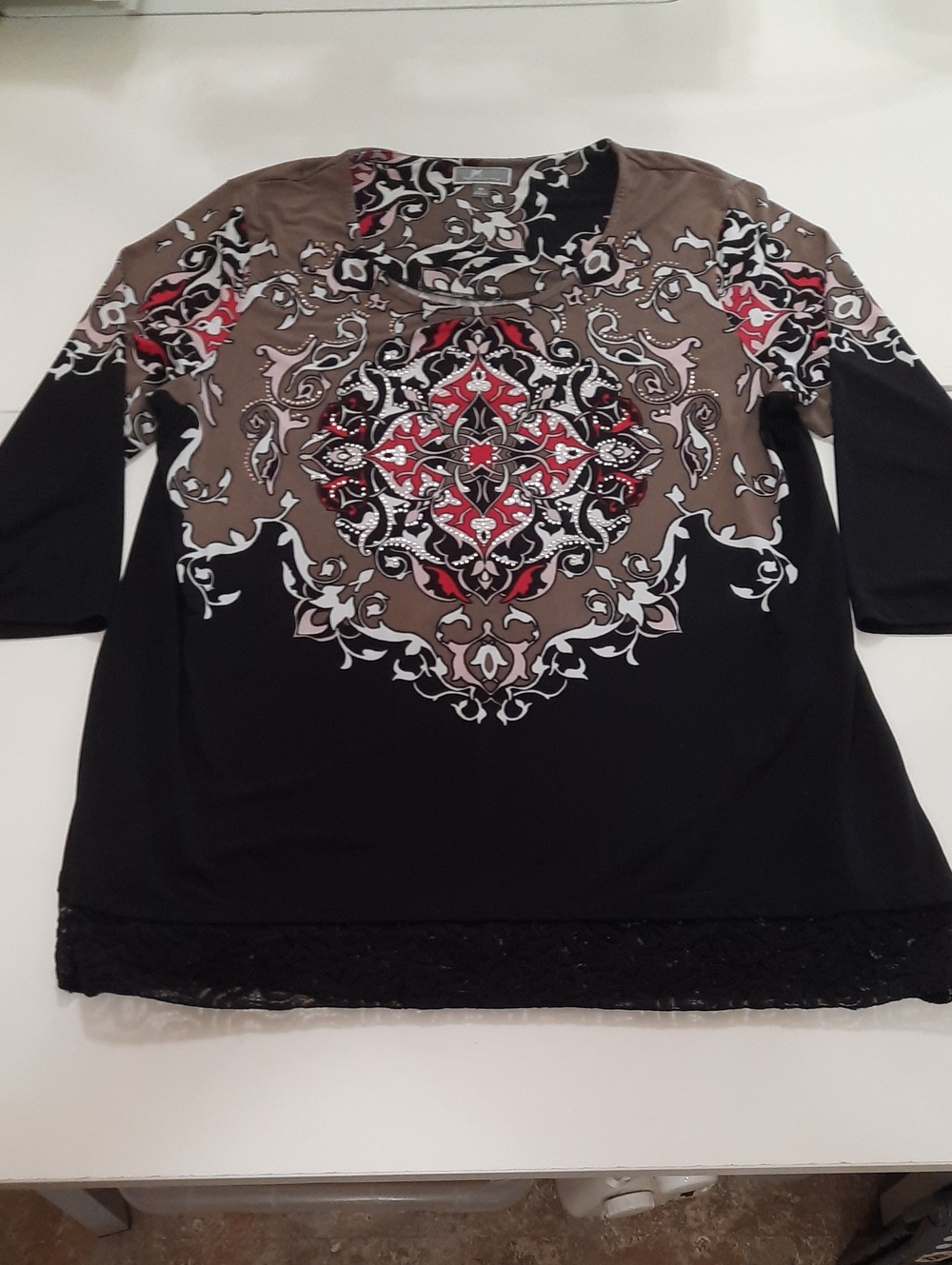 JM Collection Black Long Sleeve Top with Taupe and Red Medallion - Size XL